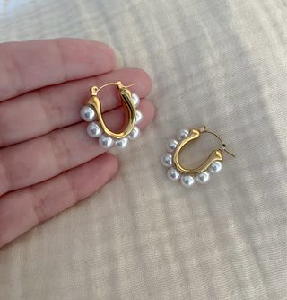 Pendientes dorados con perlas