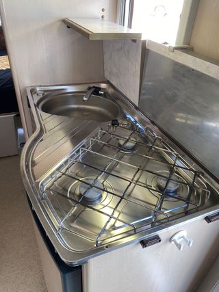 Caravana Dethleffs <750kg con mover y documentacio