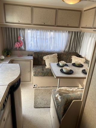 Caravana Dethleffs <750kg con mover y documentacio