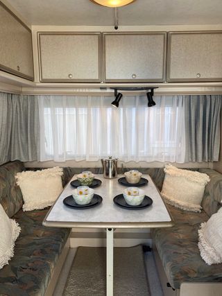 Caravana Dethleffs <750kg con mover y documentacio