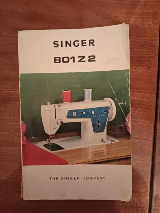 Máquina de coser Singer 801-Z2 con mueble.
