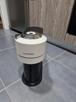 Cafetera Nespresso Vertuo Blanca