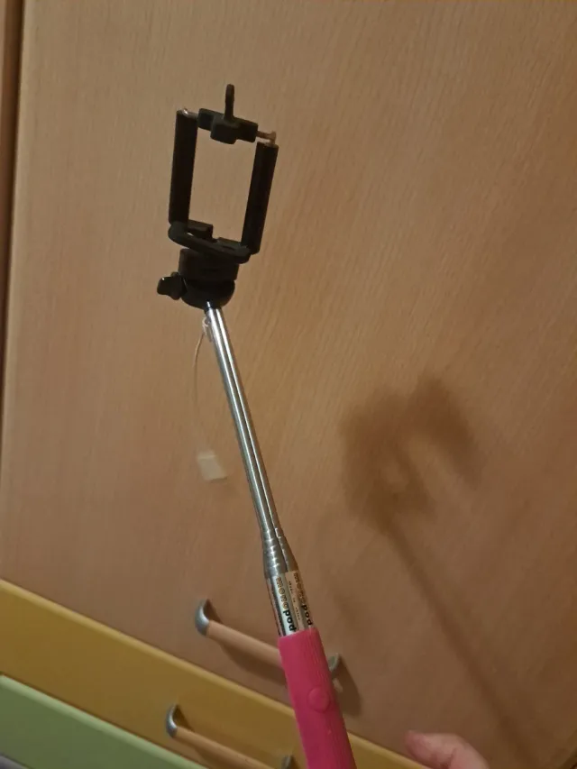 Palo selfie con cable 2 unidades 10 euros cada uno