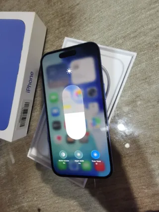 iPhone 16 azul