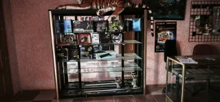 Estantería de cristal y metal