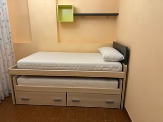 Cama nido con 2 colchones, cajones y bada.