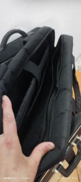 Tres maletines negros