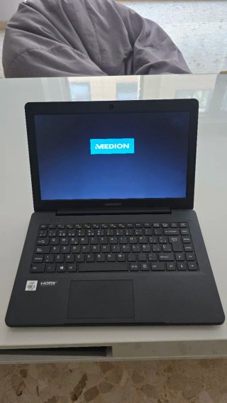 Portátil Medion Akoya E14409 i3 3.4 GHz 4GB, 128GB