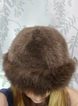 Gorro de pelo marrón