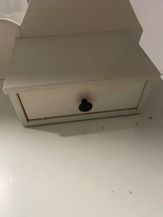 Tocador blanco con espejo ovalado