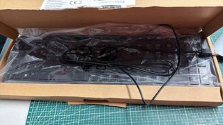 Teclado Amazon Basics USB Fino Negro