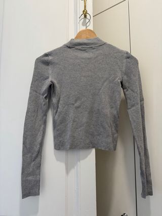 Top gris manga larga cuello alto