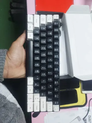 Teclado Mecánico Gaming Negro y Blanco