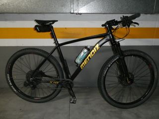 Bicicleta Mendiz X10 XL Negra y Dorada