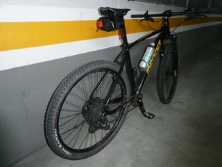 Bicicleta Mendiz X10 XL Negra y Dorada