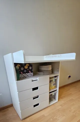 Cambiador bebé blanco IKEA con almacenaje