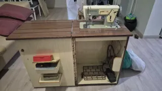 Máquina de coser Wertheim antigua