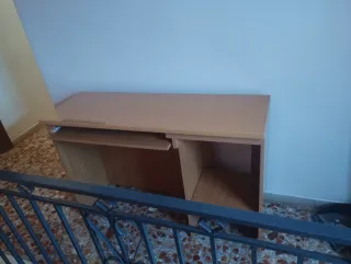 Escritorio de madera color beige/marrón