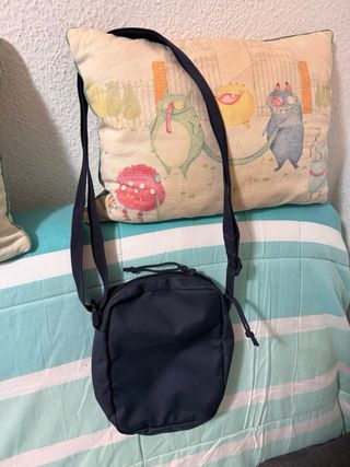 Bandolera Levi's azul nueva con etiqueta