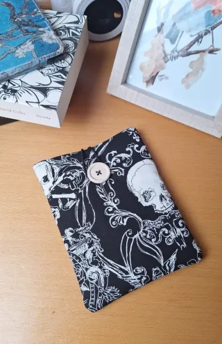 Funda ebook (Kindle, Kobo) con diseño de calaveras