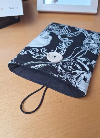 Funda ebook (Kindle, Kobo) con diseño de calaveras