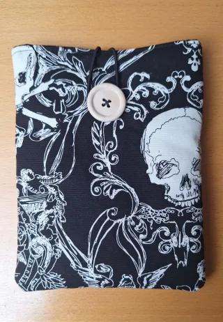 Funda ebook (Kindle, Kobo) con diseño de calaveras