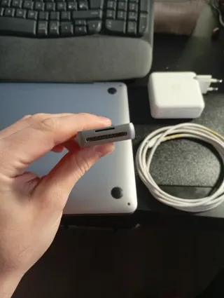 MacBook Pro 13 8GB RAM 256GB SSD i5