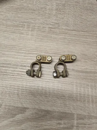 Bornes de batería de latón