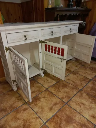 Mueble Castellano de Madera para restaurar.
