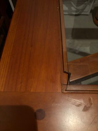 Mesa de comedor de madera y cristal