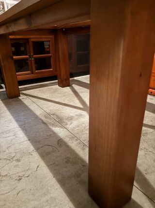 Mesa de comedor de madera y cristal