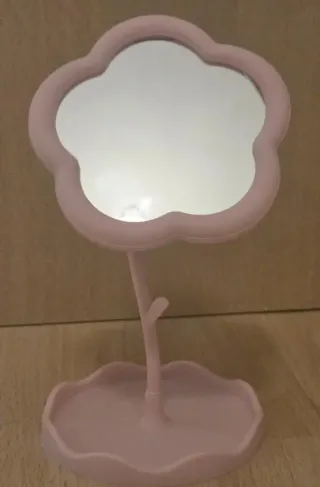 Specchio da trucco rosa a forma di fiore