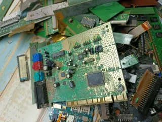 Lote componentes electrónicos 1244gr