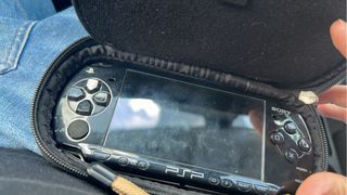 Sony PSP 2004 Negra + 2 Memory Cards