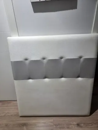 Cabecero polipiel blanco y gris