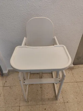 Trona de madera infantil