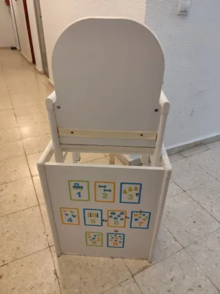 Trona de madera infantil