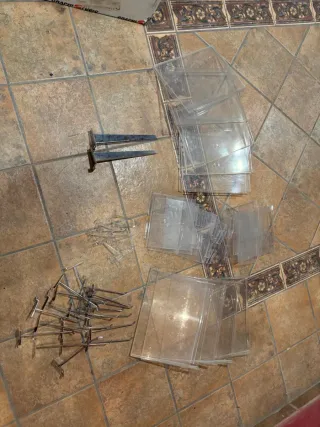 Baldas y ganchos para estantería