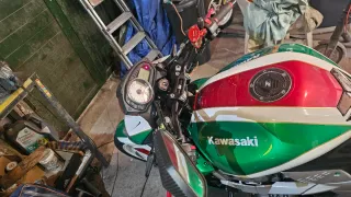 Kawasaki Z750 Verde , Blanca y roja