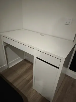 Escritorio blanco (Mickey)