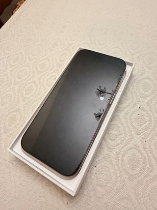 iPhone 16 PRO GOLD con APPLE CARE+ (ROBO/PERDIDA)