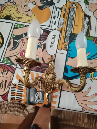 Aplique de pared dorado con 2 luces