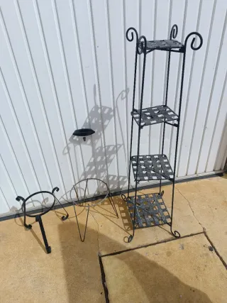 Estantería metálica + soportes macetas