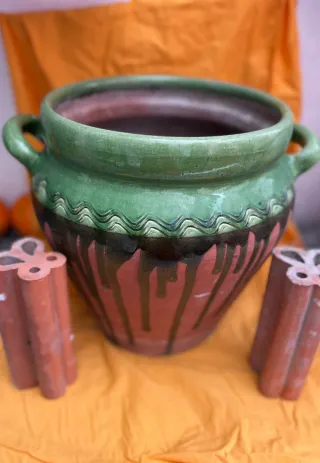 Jarrón de cerámica con asas