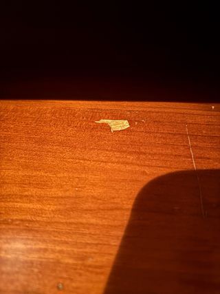 Aparador de madera con puertas de cristal