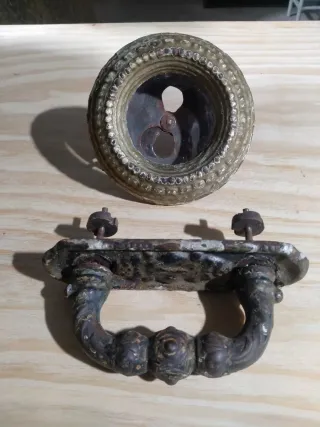 Mirilla y Tirador Antiguo