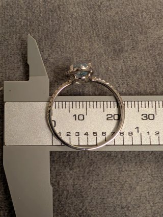 Anillo de compromiso aguamarina y diamantes