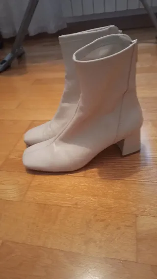 Botines elásticos blancos tacón cuadrado