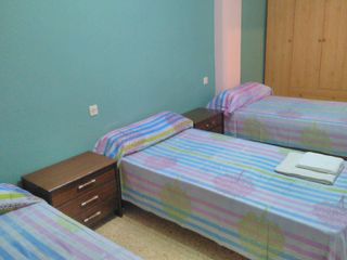 SE ALQUILAN PISOS PARA EMPRESAS,(ALCAÑIZ)