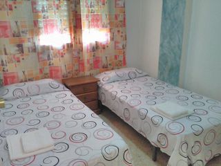 SE ALQUILAN PISOS PARA EMPRESAS,(ALCAÑIZ)